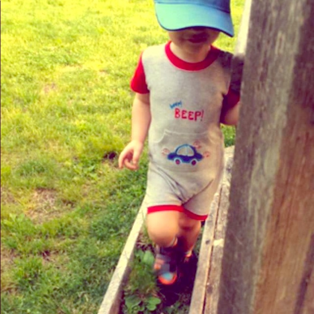 Super Soft 18M Grey “Beep Beep” Romper (Boys) EUC